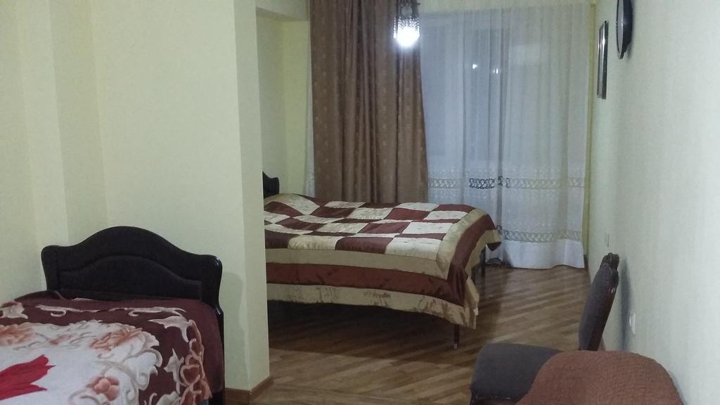 Nellie'S Apartment บาทูมิ ภายนอก รูปภาพ