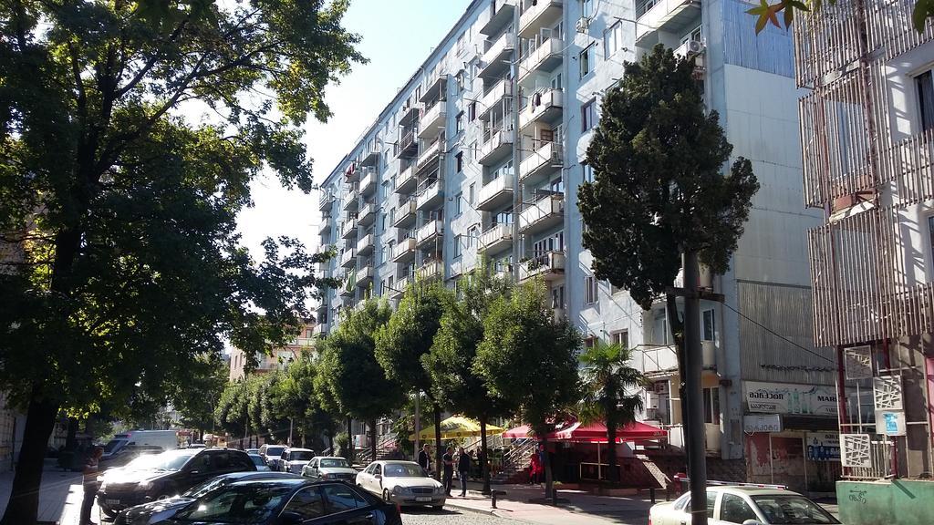 Nellie'S Apartment บาทูมิ ภายนอก รูปภาพ