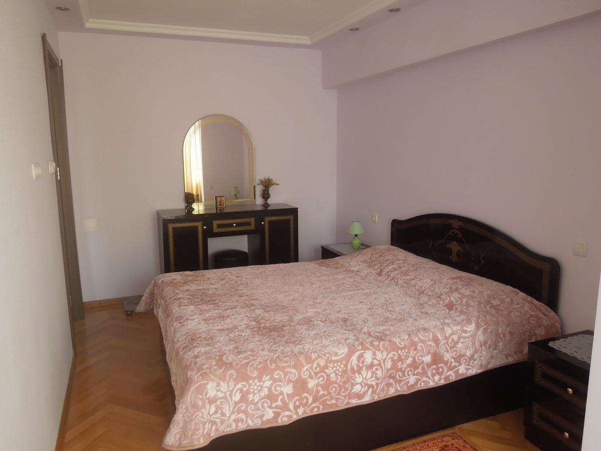 Nellie'S Apartment บาทูมิ ภายนอก รูปภาพ