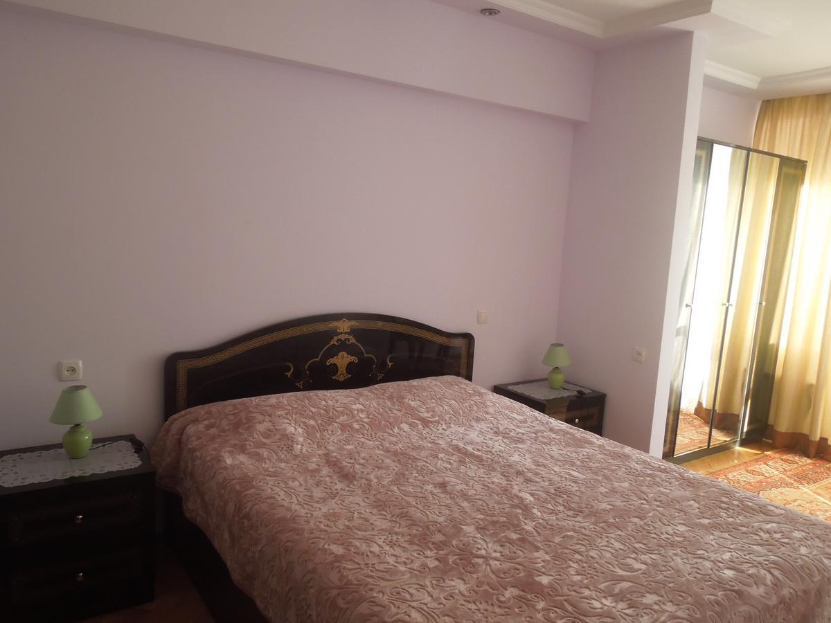 Nellie'S Apartment บาทูมิ ภายนอก รูปภาพ