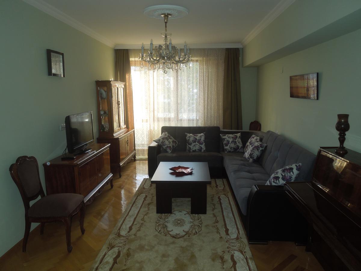 Nellie'S Apartment บาทูมิ ภายนอก รูปภาพ